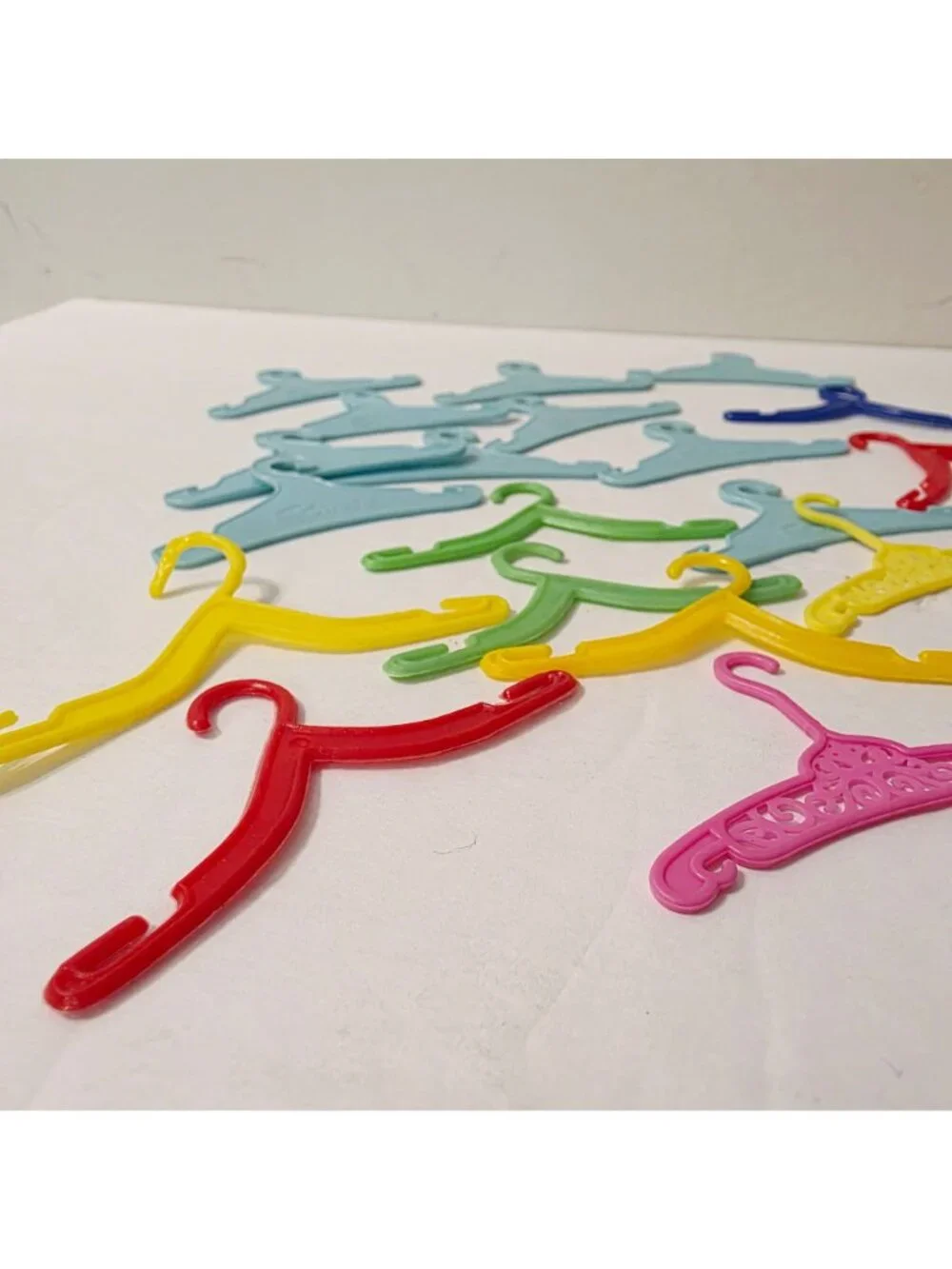 23 Vtg Sindy Doll Blue Yellow Pink Red Green Clothes Hangers Coat Dress Hangers